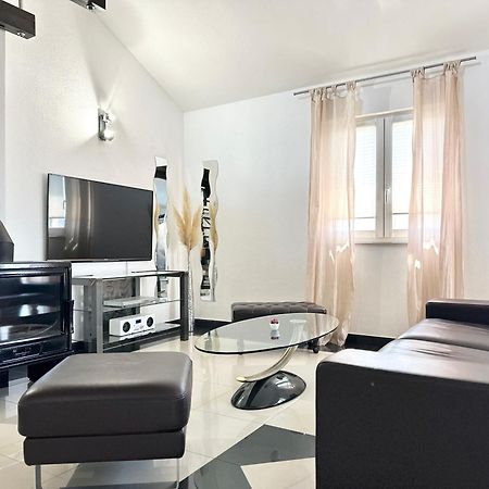 Villa Andrijana - Exclusively Yours - Family Getaway With Private Pool Kaštela المظهر الخارجي الصورة