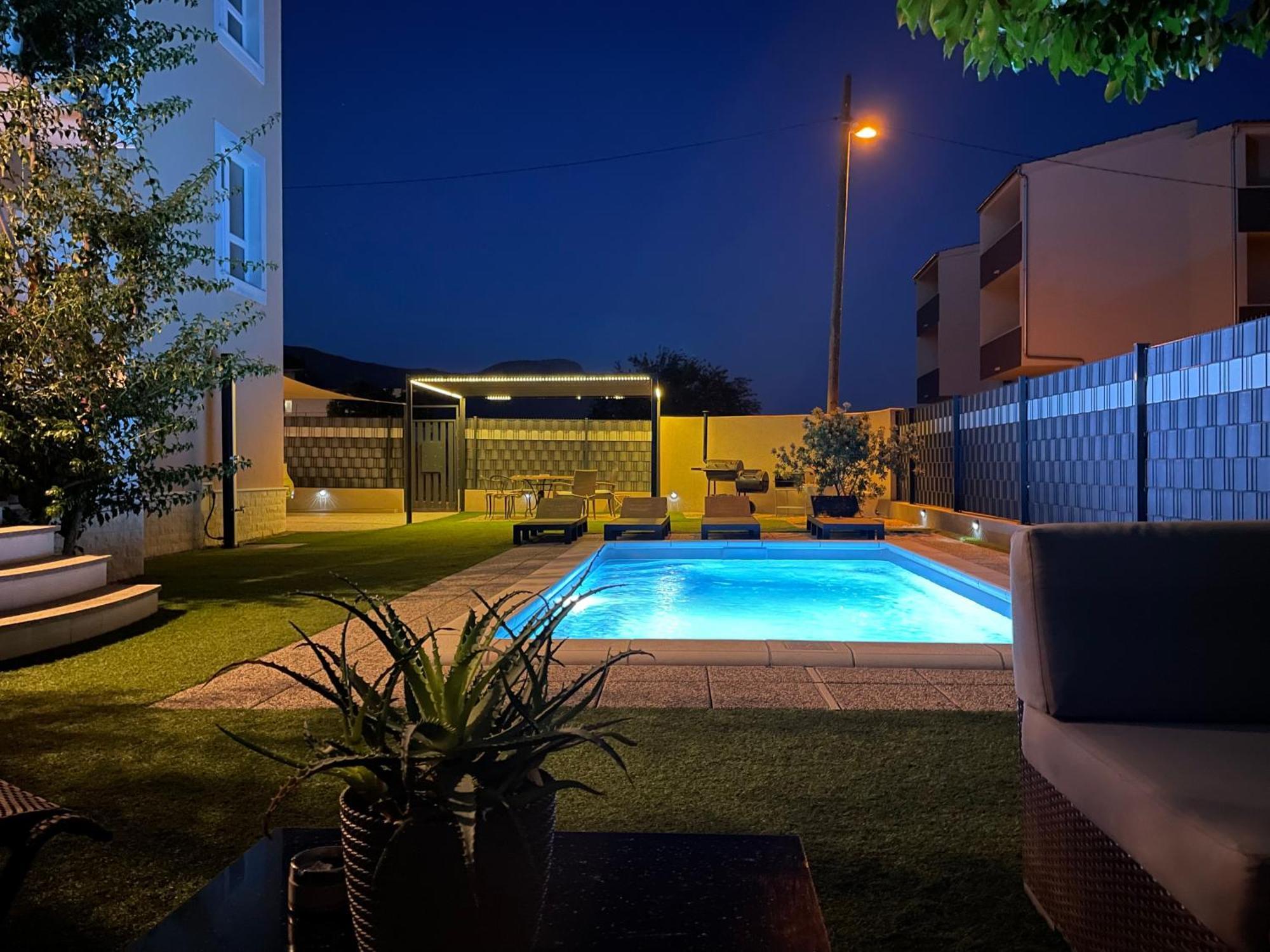 Villa Andrijana - Exclusively Yours - Family Getaway With Private Pool Kaštela المظهر الخارجي الصورة