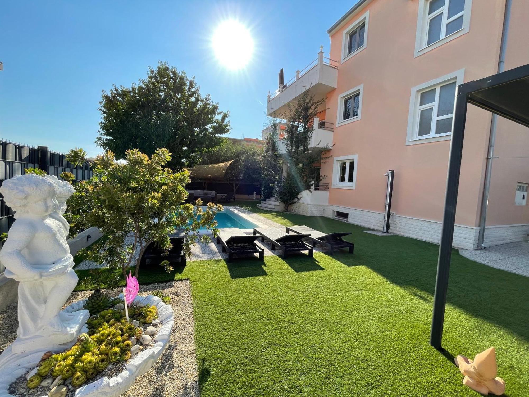 Villa Andrijana - Exclusively Yours - Family Getaway With Private Pool Kaštela المظهر الخارجي الصورة