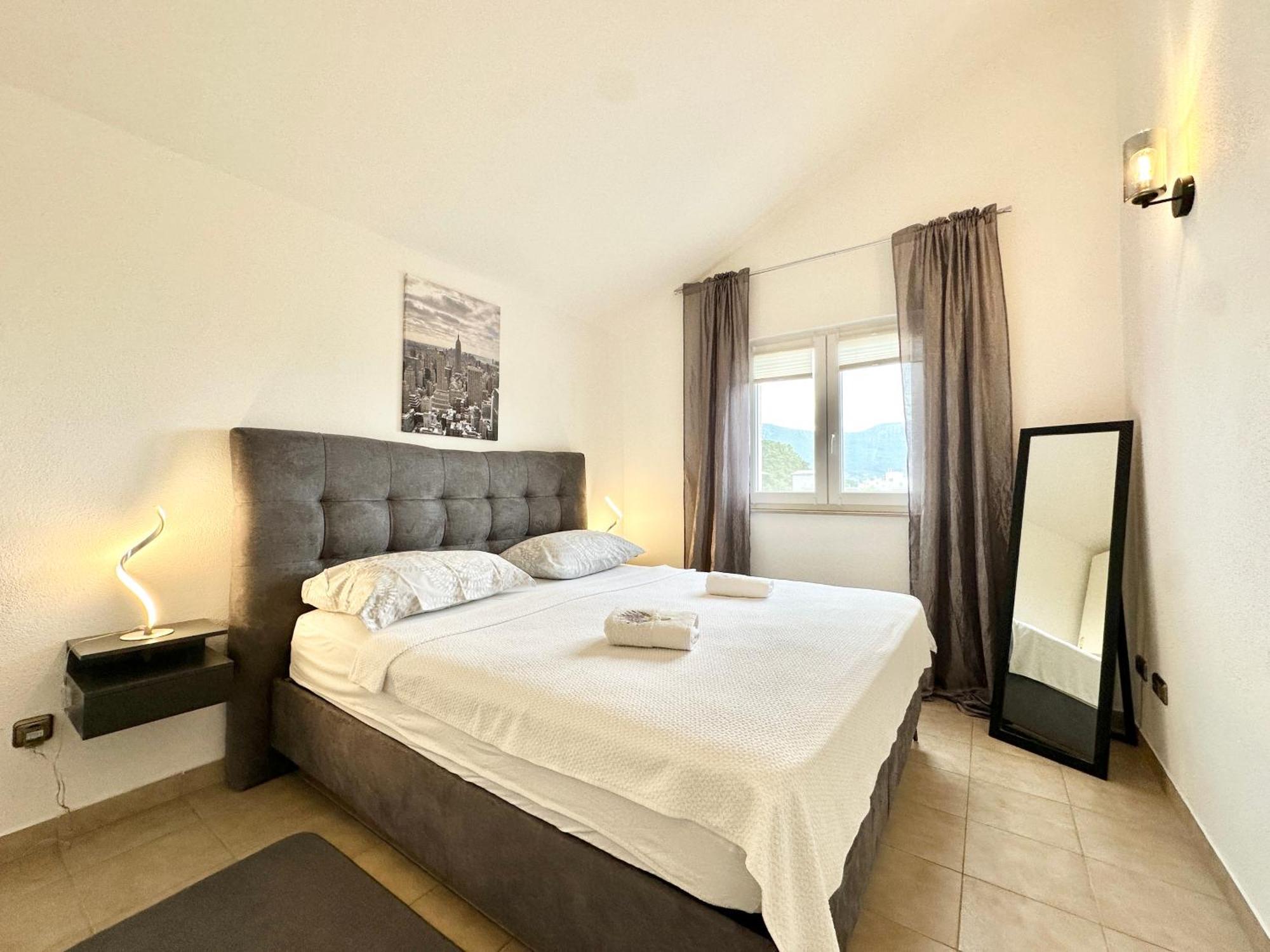 Villa Andrijana - Exclusively Yours - Family Getaway With Private Pool Kaštela المظهر الخارجي الصورة