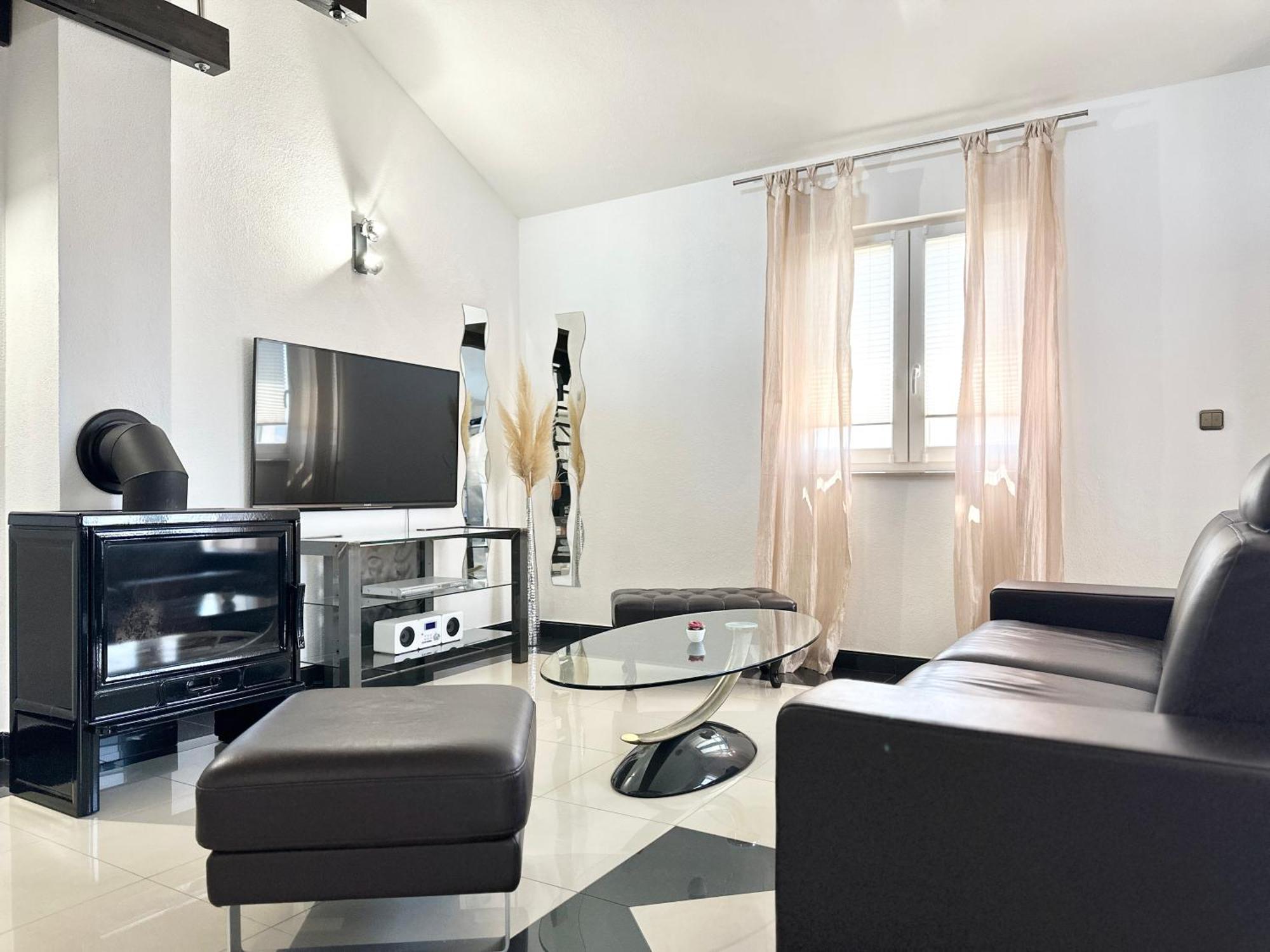 Villa Andrijana - Exclusively Yours - Family Getaway With Private Pool Kaštela المظهر الخارجي الصورة