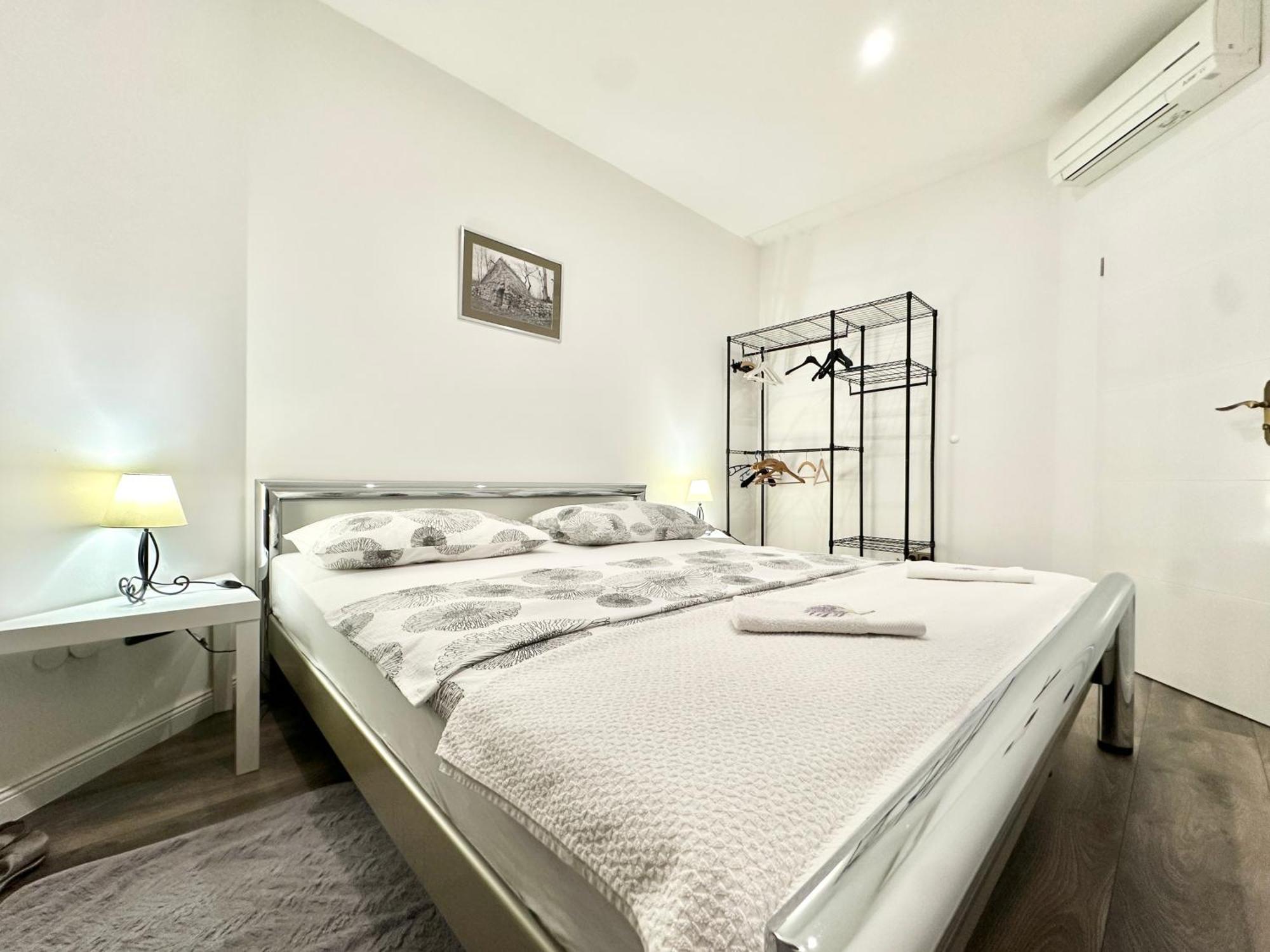 Villa Andrijana - Exclusively Yours - Family Getaway With Private Pool Kaštela المظهر الخارجي الصورة